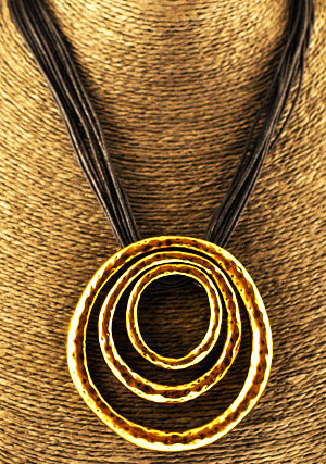 5247 - Necklace with gold-plated pendant