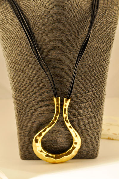 5256 - Necklace with gold-plated pendant