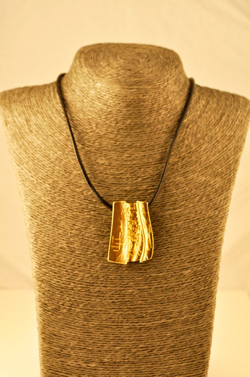 5316 - Necklace with gold-plated pendant