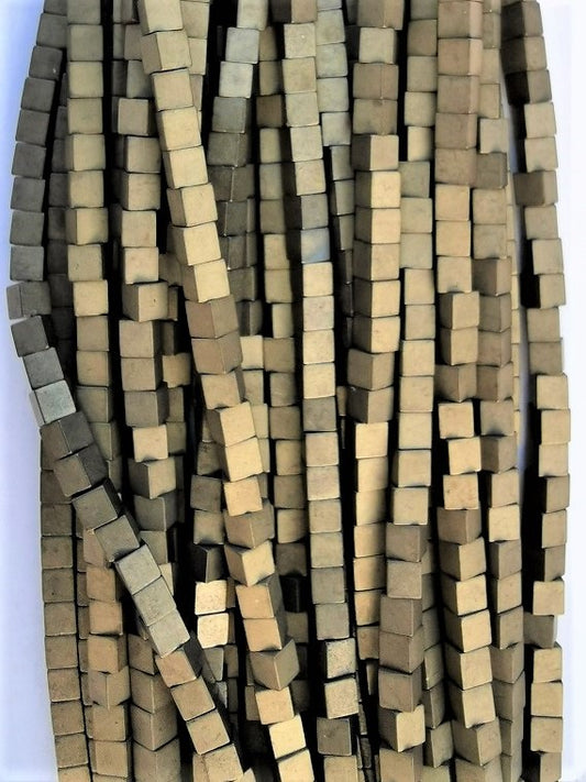 6636 - Mat Hæmatit  3x3x3mm