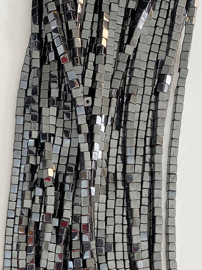 6815 - Hematite 4x4mm