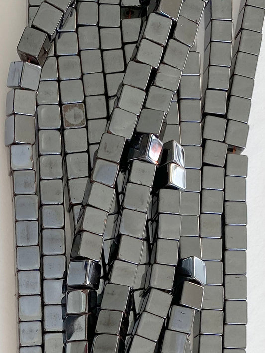6828 - Hæmatit 6x6mm