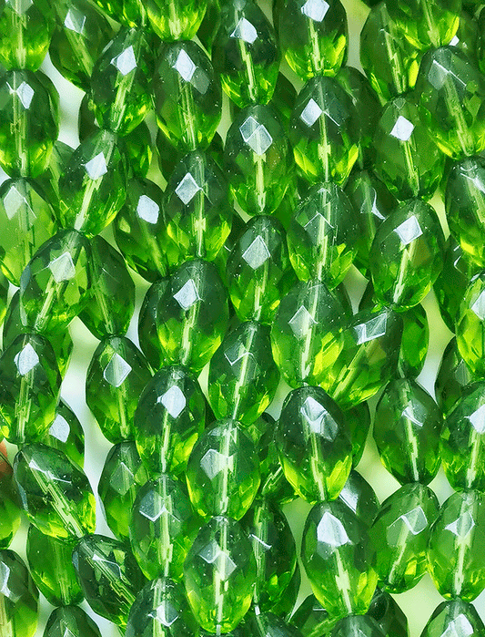 8008 - Grüne Glasperlenkette 10x13mm