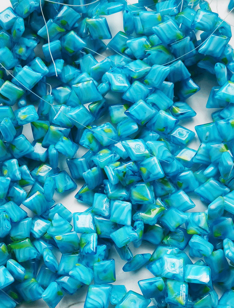 8216 - Blå Glas streng 17x13mm