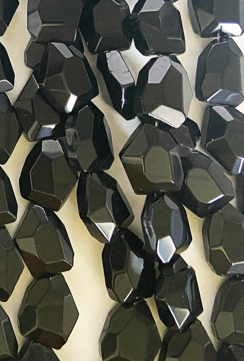 8283 - Sort Glas streng 20x17x8mm