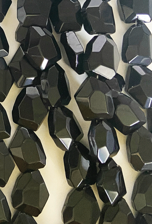 8283 - Schwarzer Glasanhänger 20x17x8mm